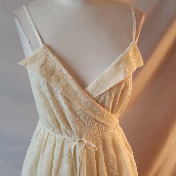 NEW Madewell Ivory Floral Embroidered Wrap Dress - Picture 2 of 16
